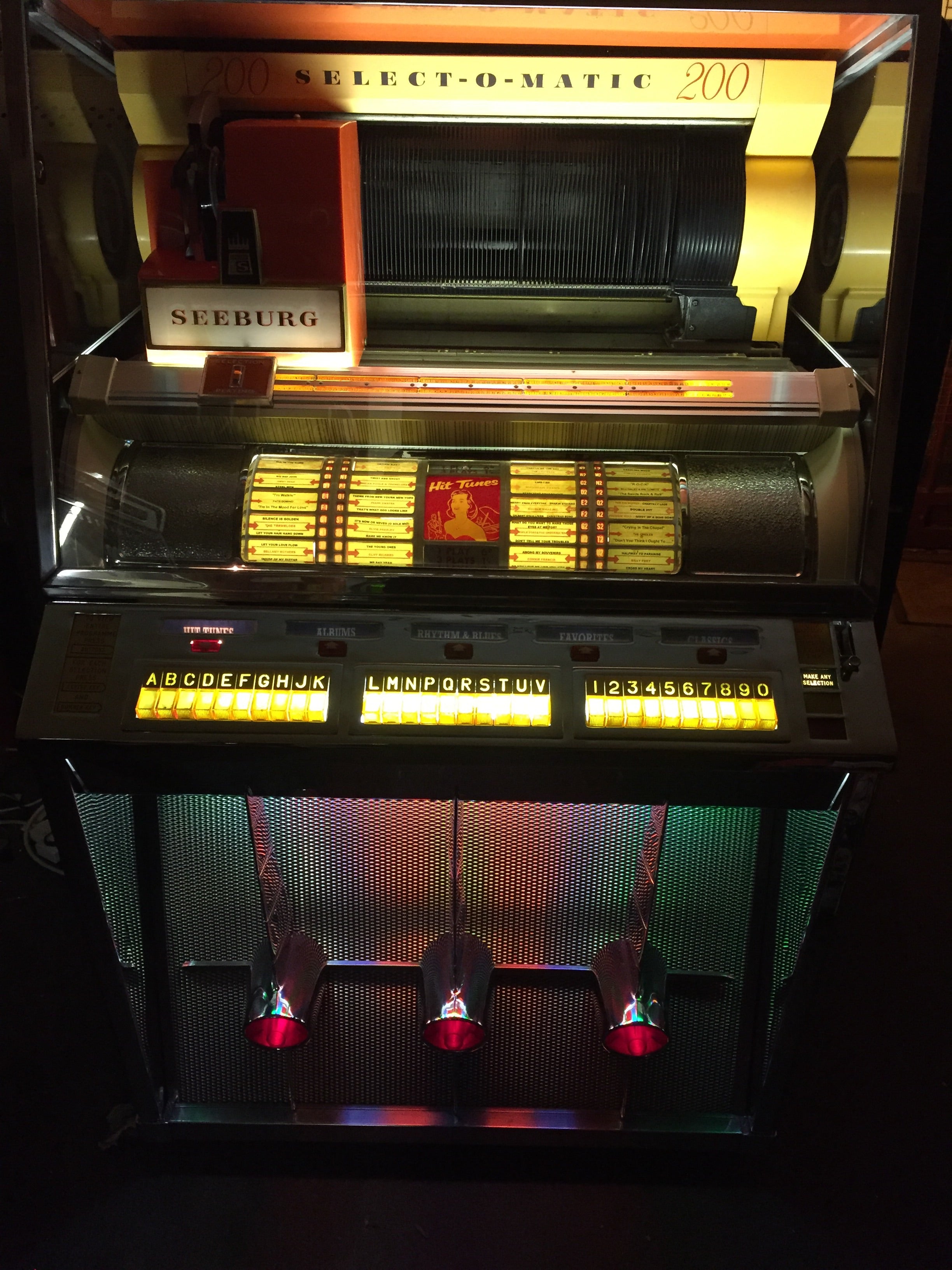 Select Sign Jukebox Jukebox sales, hire, restoration and vintage retro diner goodies from ...